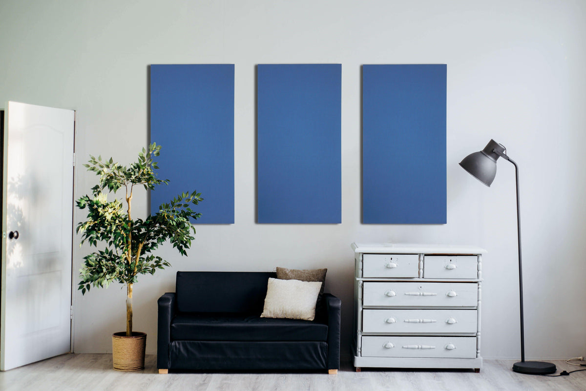 Interieur met lichtblauwe akoestische wandpanelen