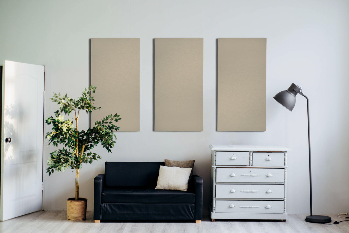 Interieur met naturel linnen wandpanelen
