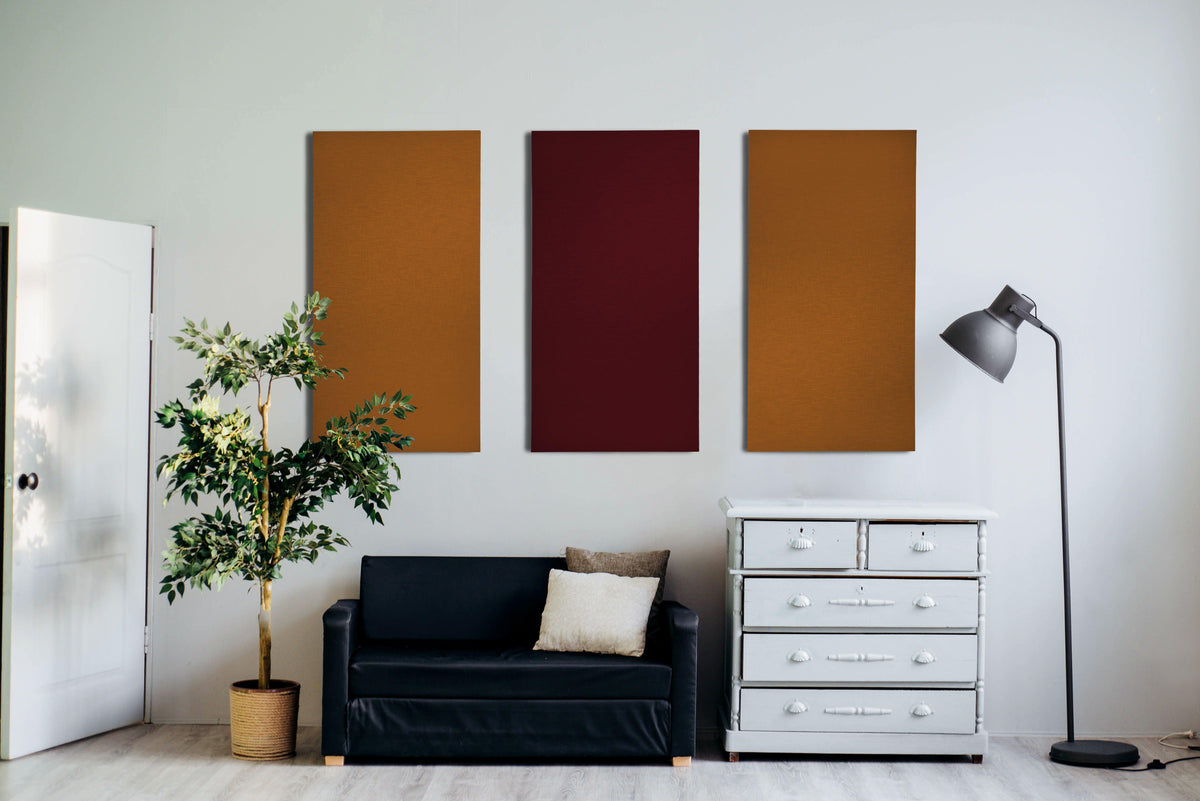 Interieur met drieluik akoestische wandpanelen