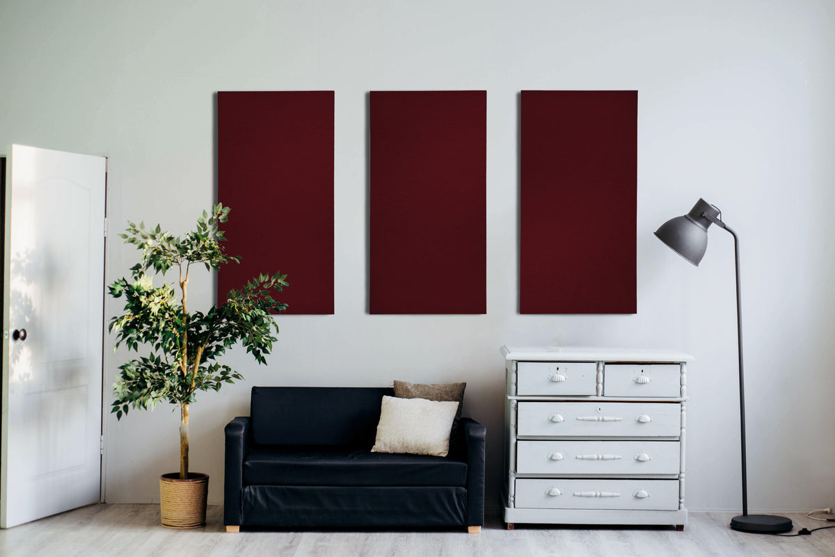 Interieur met bordeaux linnen wandpanelen