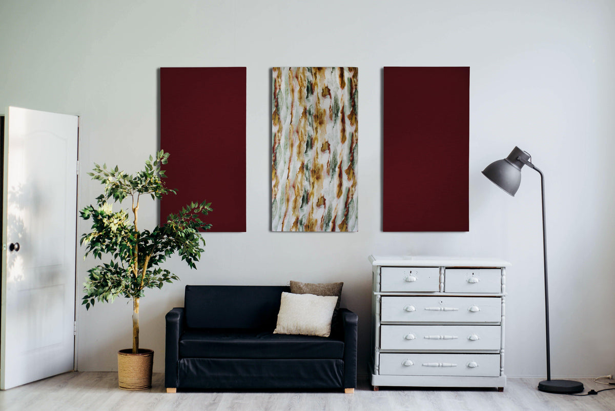 Interieur met drieluik akoestische wandpanelen